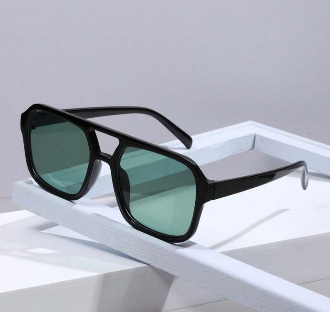 Lentes de sol Montura negra con cristales verdes