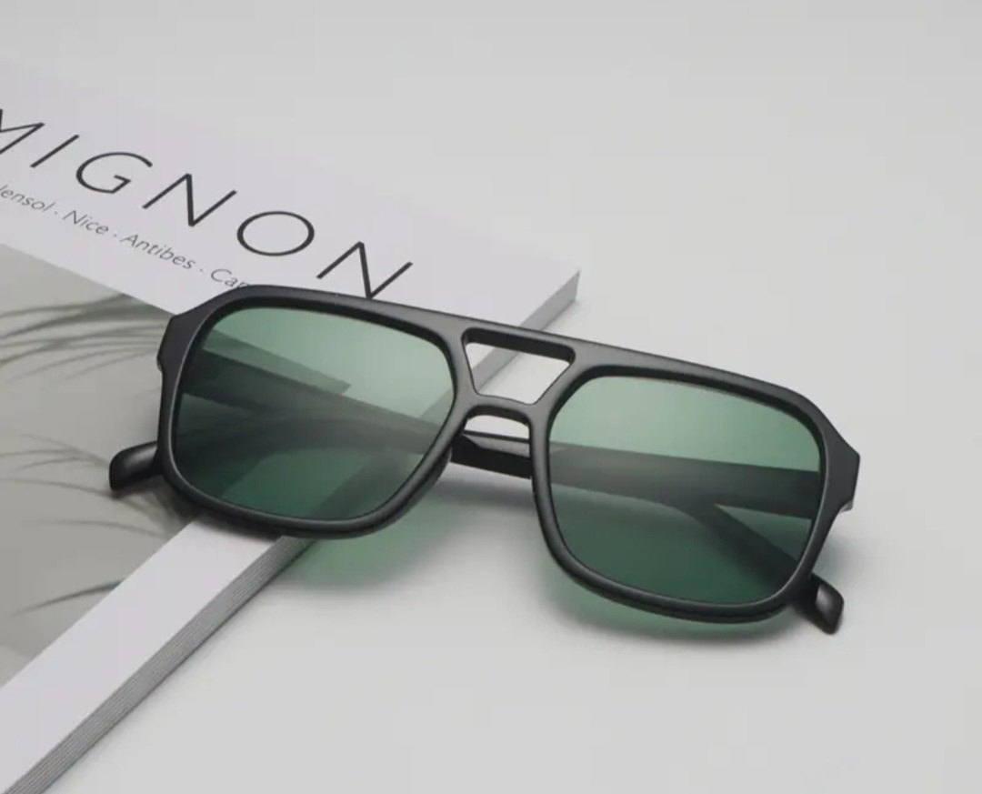 Lentes de sol Montura negra con cristales verdes
