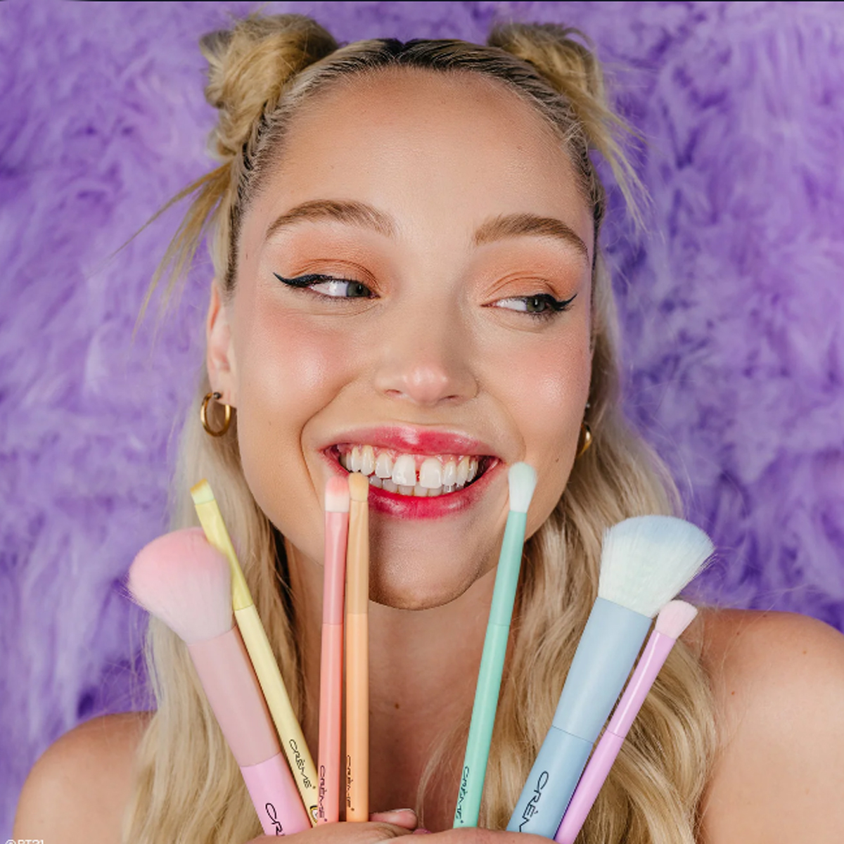 Set de 7 Brochas Suaves Bt21 Bts Edición Limitada Multicolor.