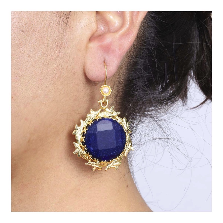 Aretes Centro Piedra Natural Pulida (Negra/Verdosa) montura en Oro Laminado