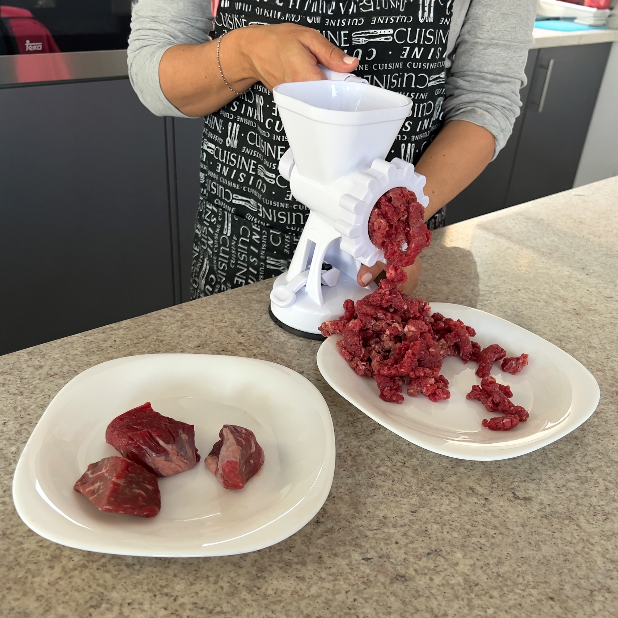 Molino de Carne Manual 2 en 1 Hiperware Muele Carne y Prepara Galletas Color Blanco