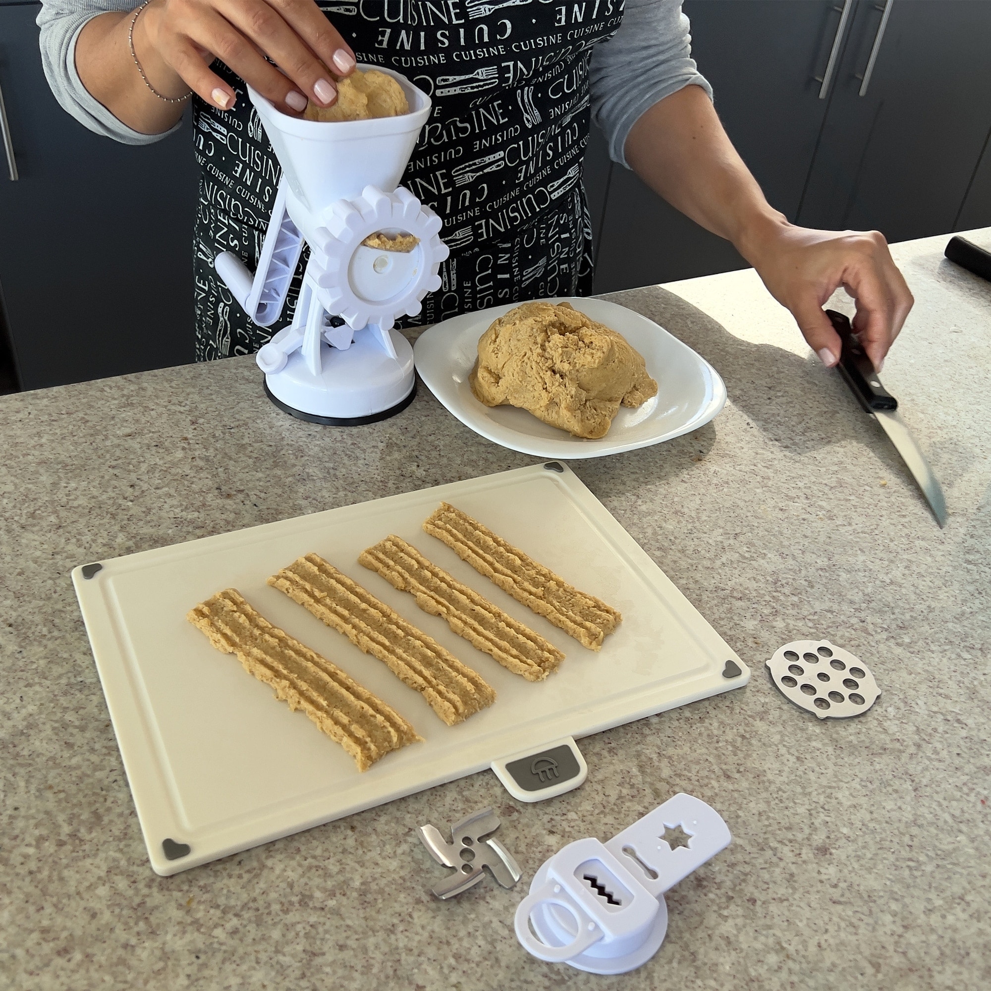 Molino de Carne Manual 2 en 1 Hiperware Muele Carne y Prepara Galletas Color Blanco