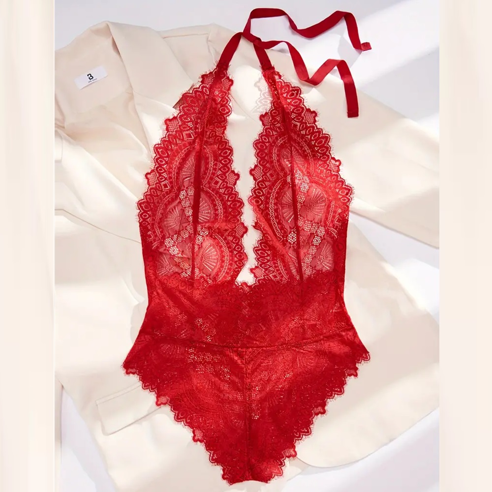 Body sin espalda escote en V.