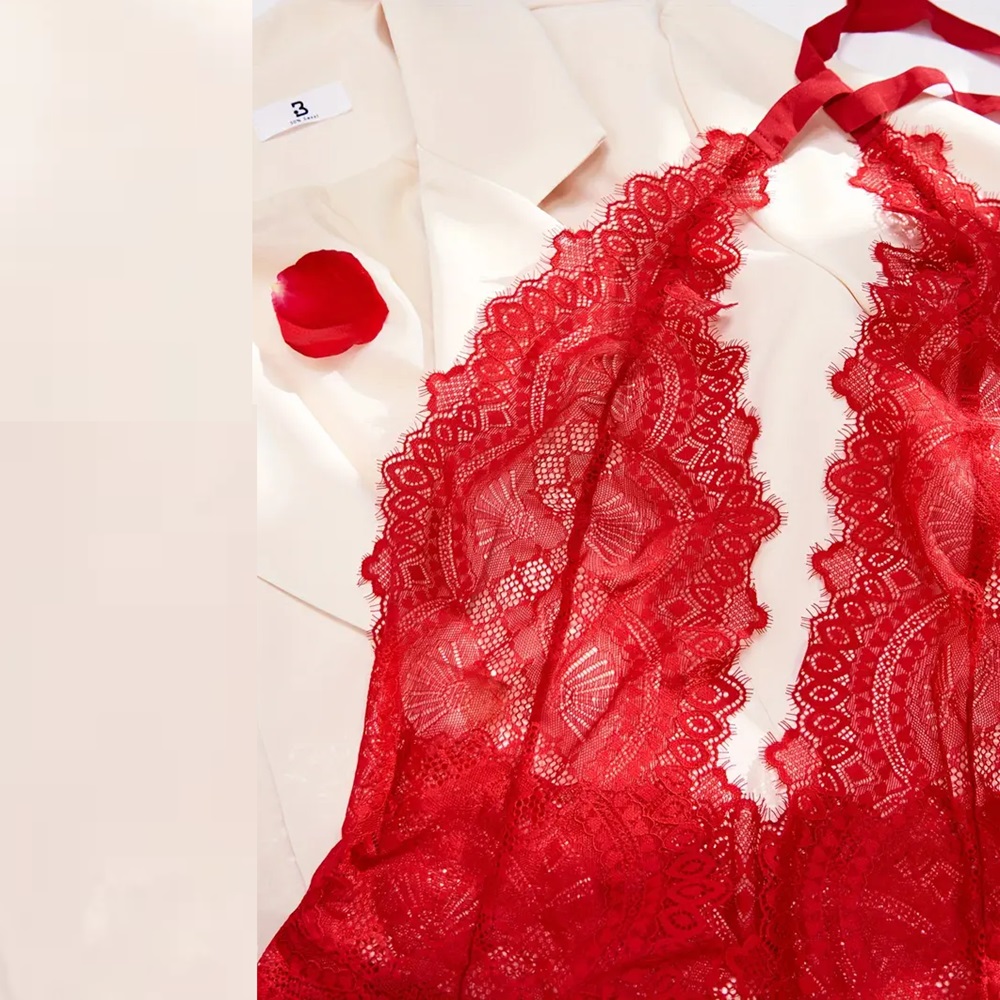 Body sin espalda escote en V.