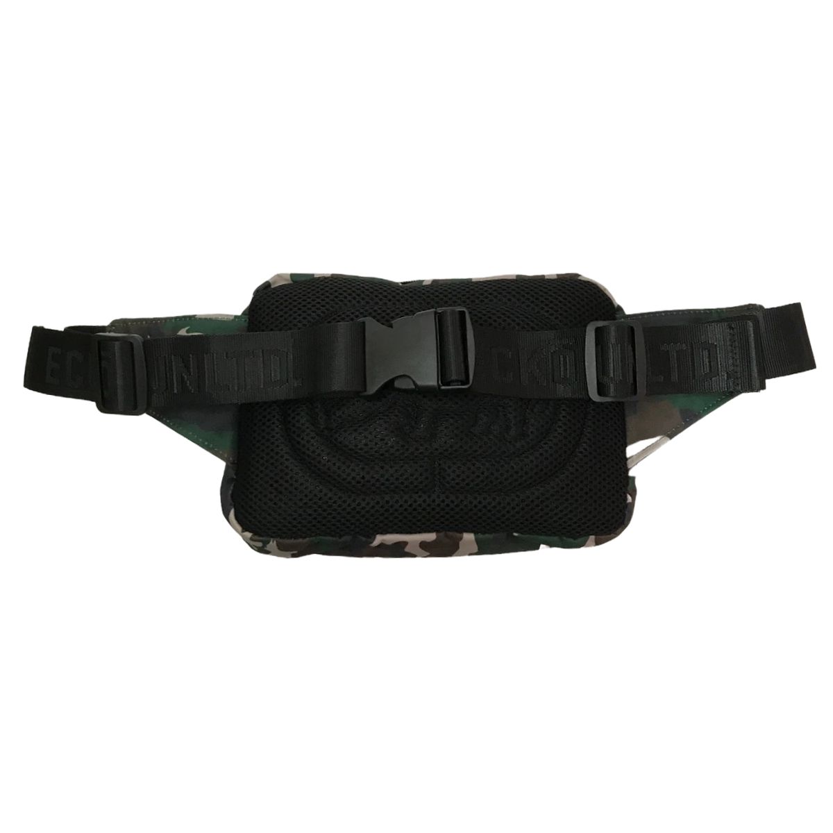 Kit De 3 Piezas Gorra, Pechera y Cangurera Ecko .