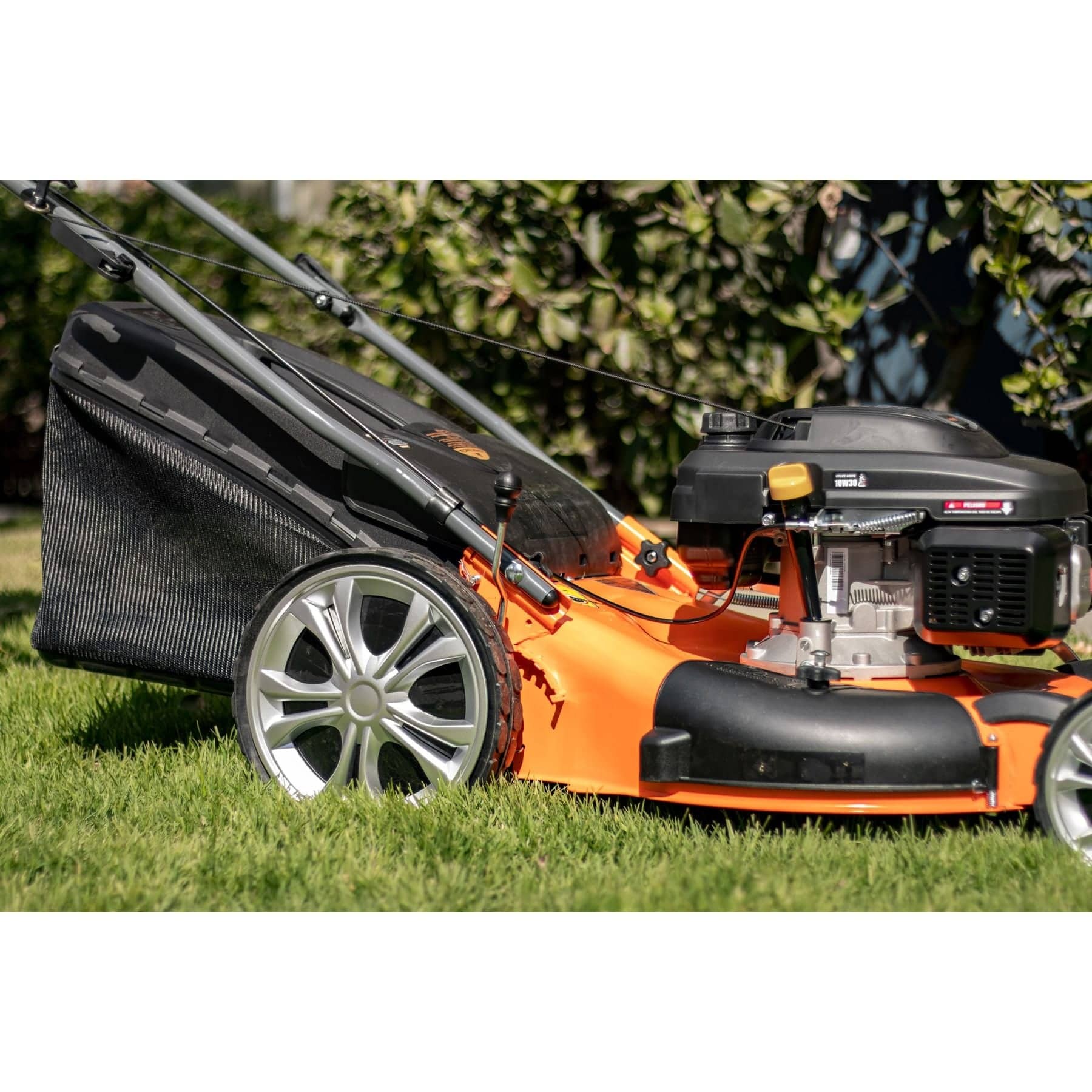 PODADORA CON MOTOR A GASOLINA DE 6 HP, 22" DE CORTE, TRUPER 19968