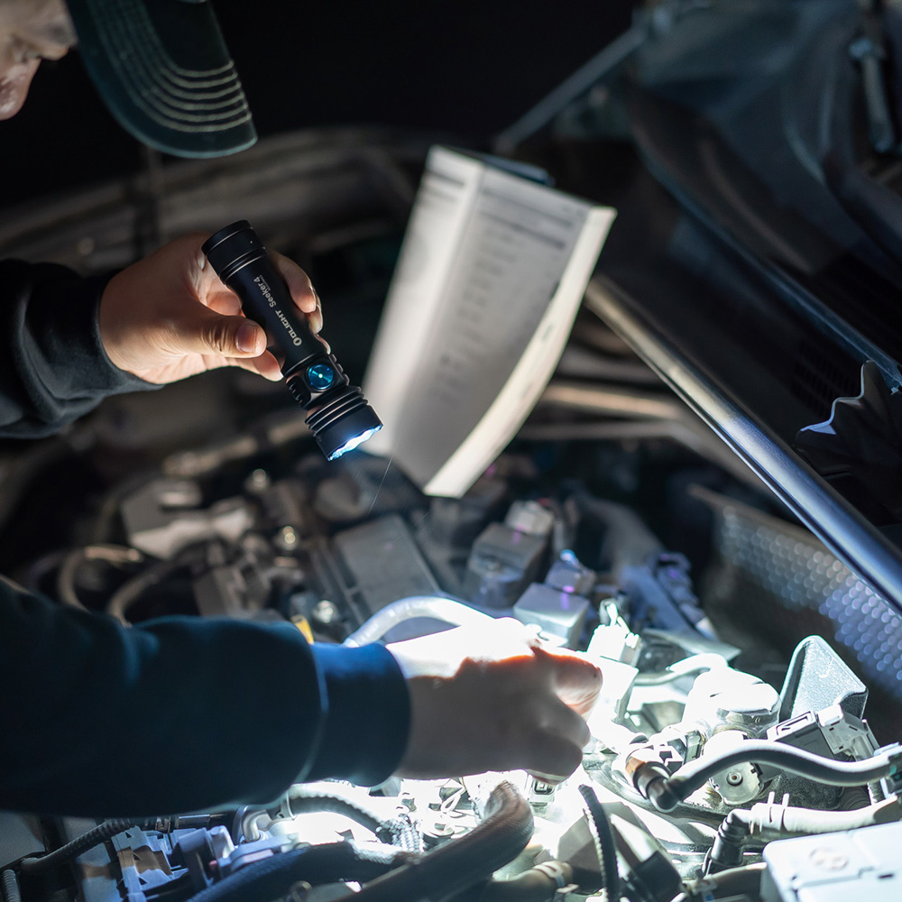 Linterna de Mano Recargable SEEKER 4 Negra Olight