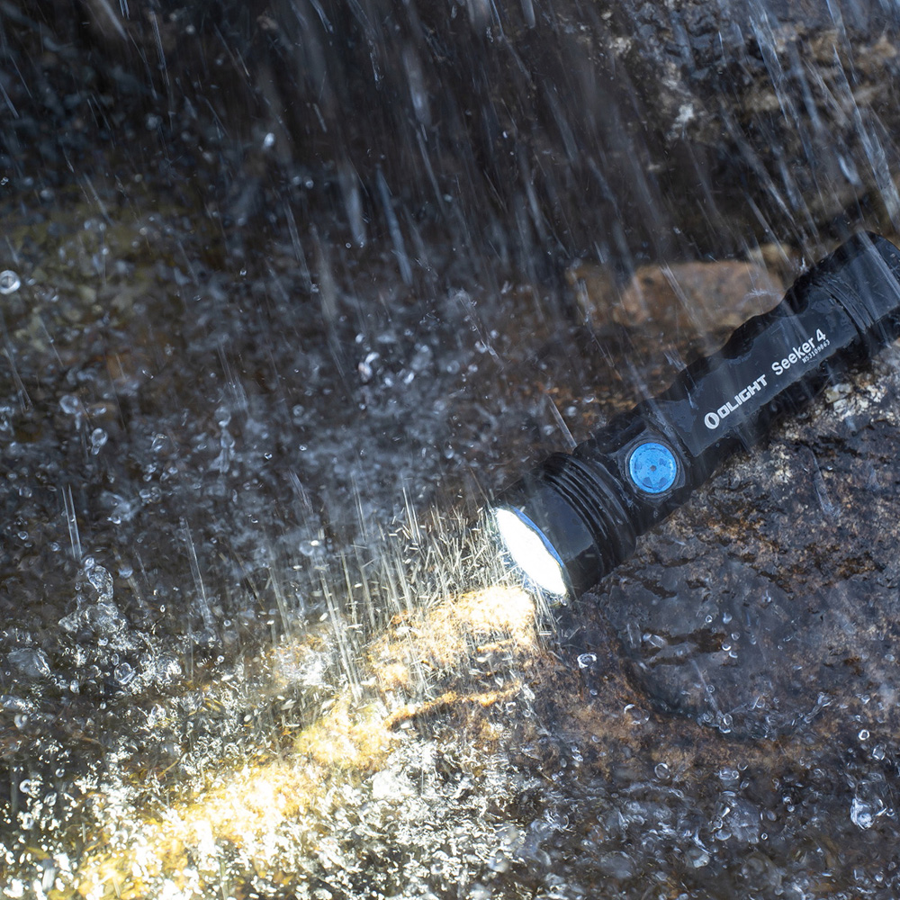 Linterna de Mano Recargable SEEKER 4 Negra Olight