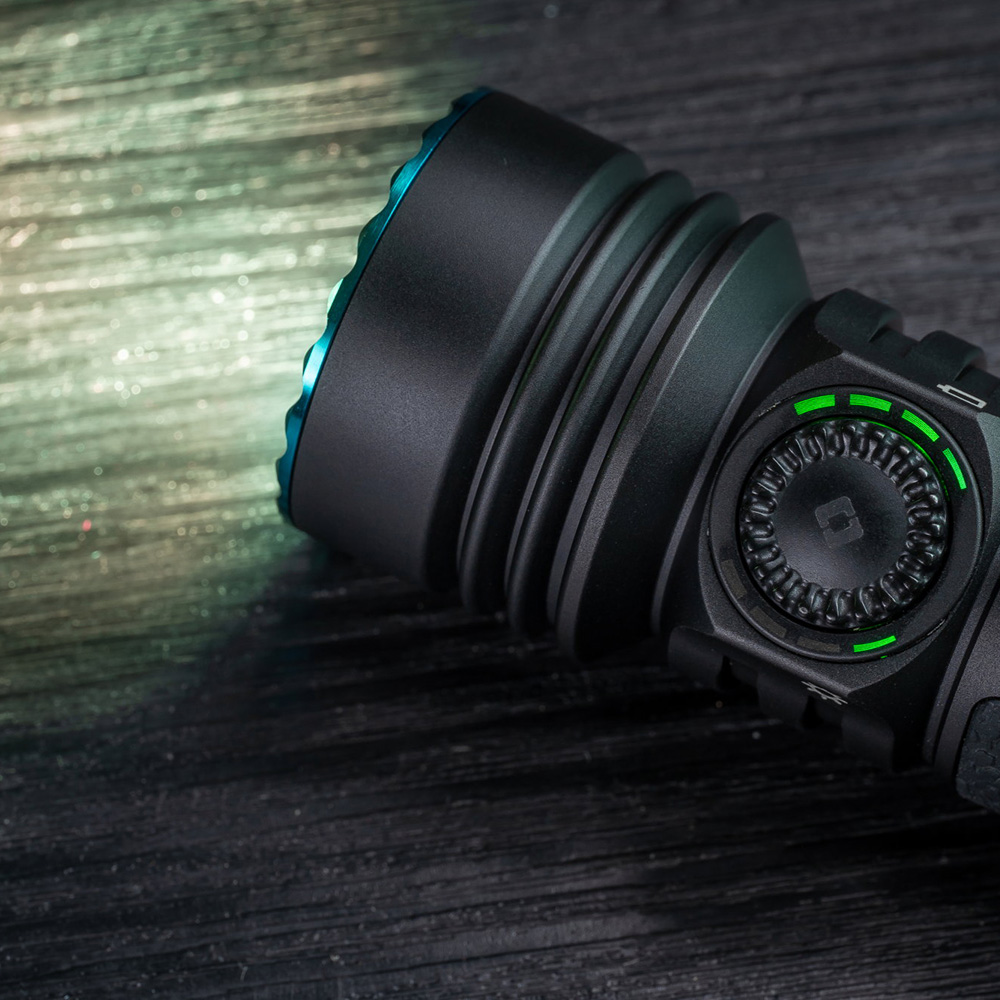 Linterna de Mano Recargable SEEKER 4 PRO Negra Olight