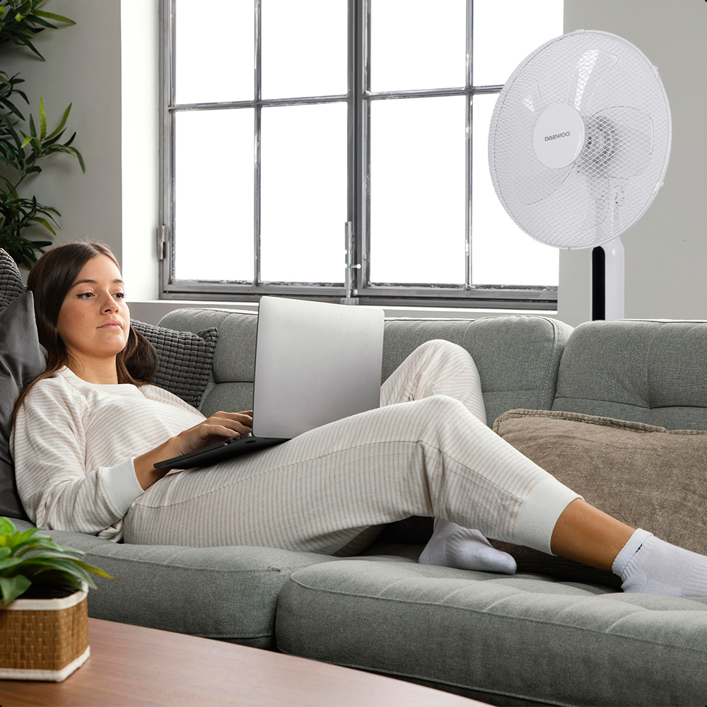 Daewoo Ventilador 16 pulgadas DI-1692AXK con Control Remoto con potencia de 45W.