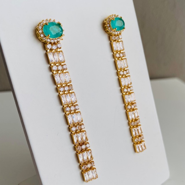 Aretes Fiesta con Verde- Baño de oro 18K- Aretes dorados