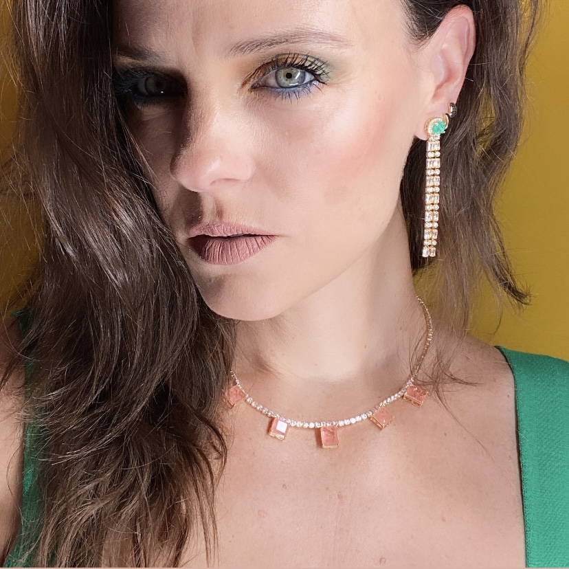 Aretes Fiesta con Verde- Baño de oro 18K- Aretes dorados