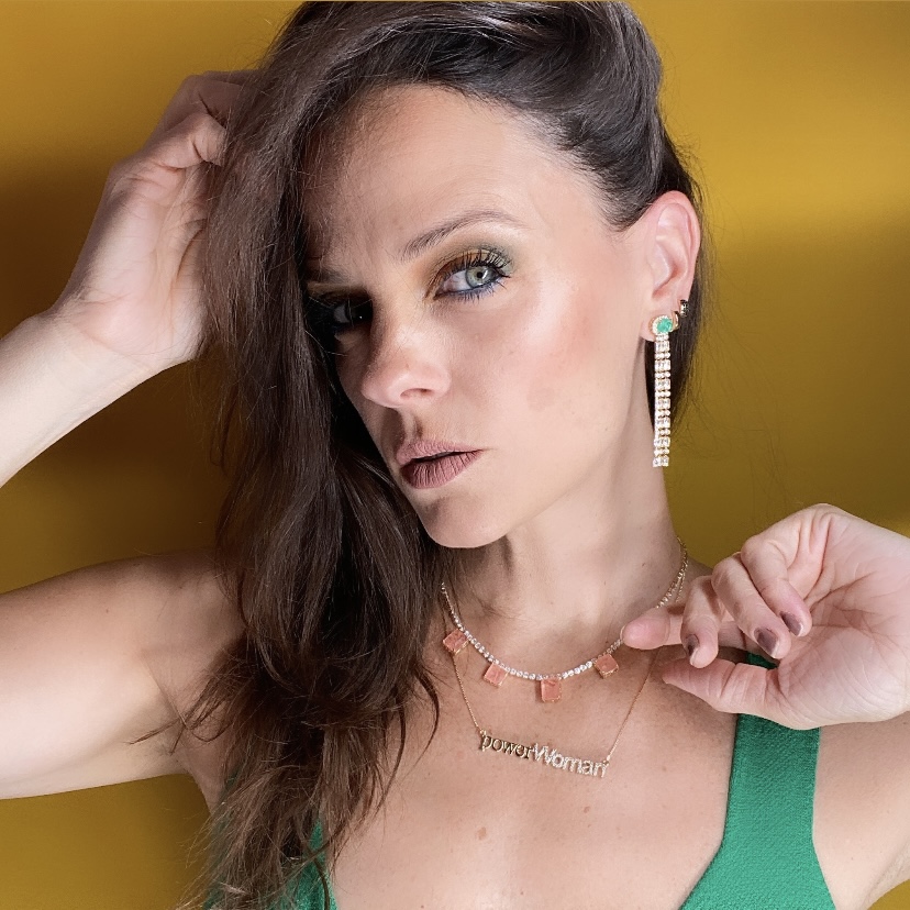 Aretes Fiesta con Verde- Baño de oro 18K- Aretes dorados