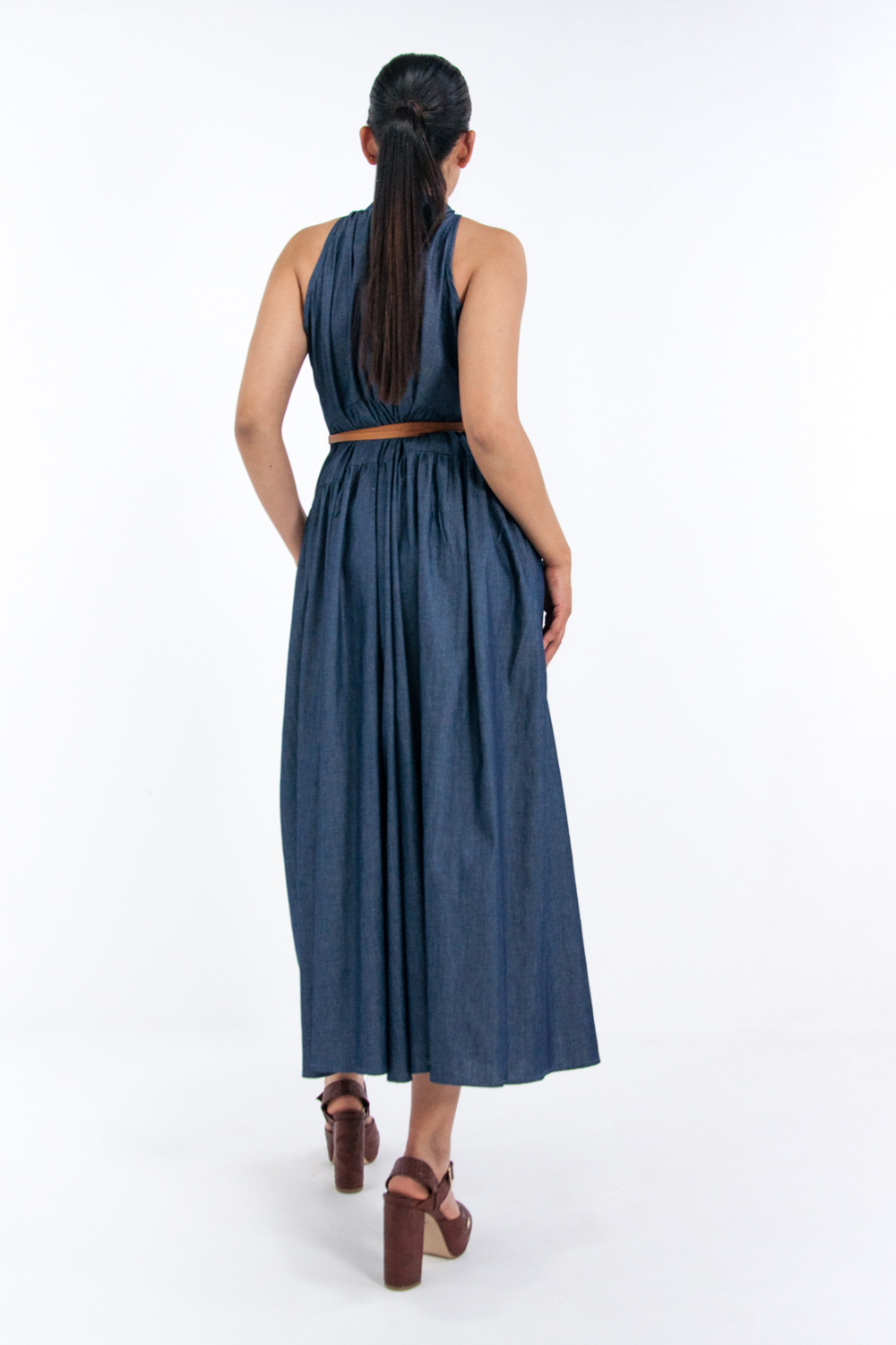 Vestido de dama A ÁNGELOZANO de mezclilla con azul, con cinto grabado camel, AL-W53.