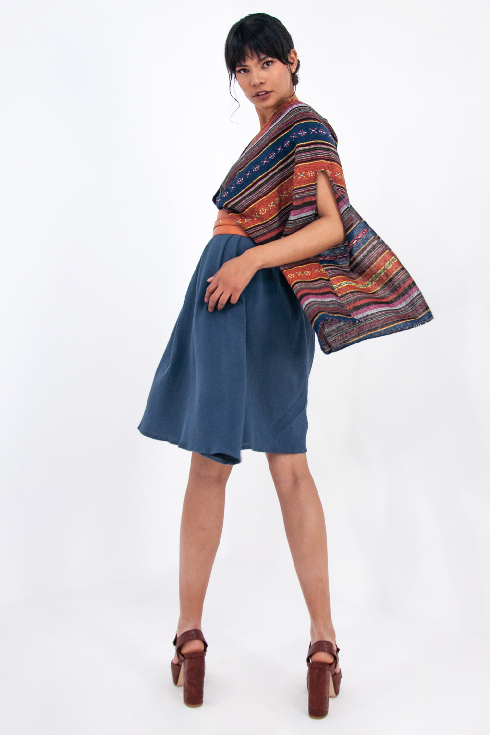 Vestido de dama A ÁNGELOZANO vestido corto con telar étnico, con cinto hebilla camel, AL-W56