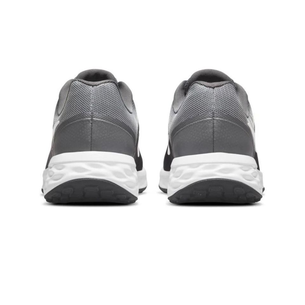 Tenis Deportivo Nike Revolution 6 NN Gris de Hombre DC3728-004.