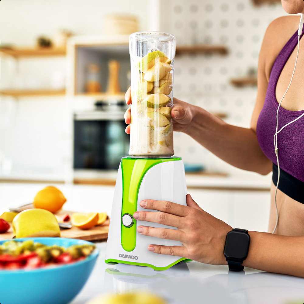 Daewoo Licuadora personal DBL-824, con 2 botes de 600 ml., con potencia de 320W