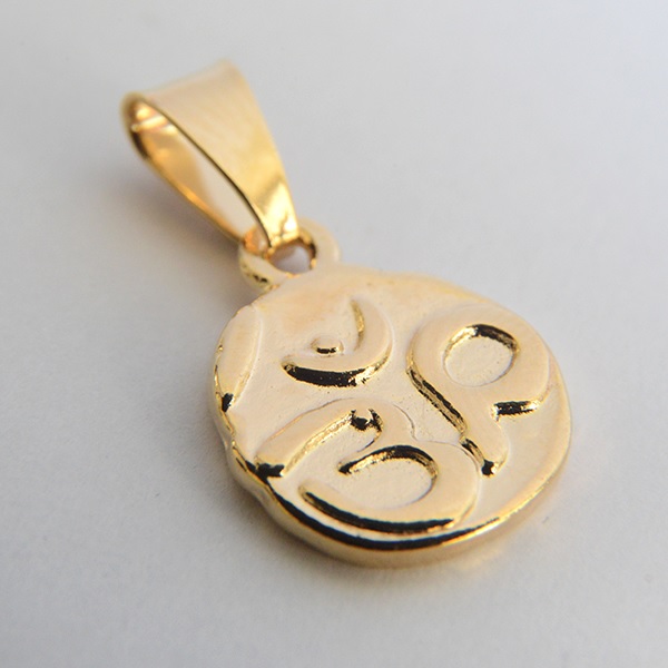 Dije Om-Baño Oro 18K