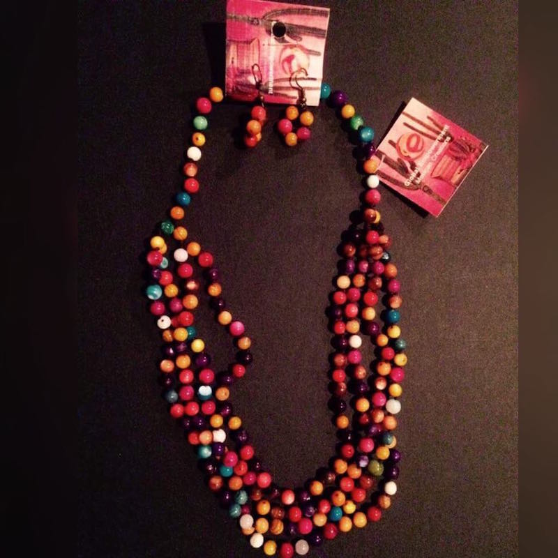 Collar Hecho A Mano De Concha En Bolitas De Colores