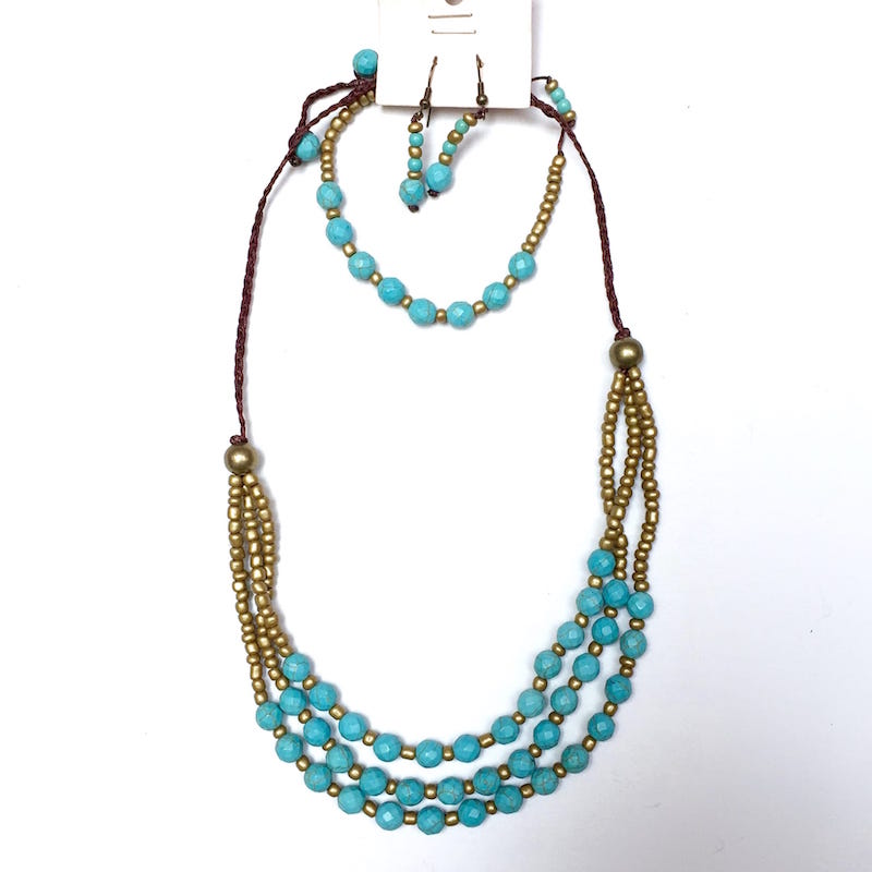 Collar Hecho A Mano De Howlita Azul y Chakira Dorada