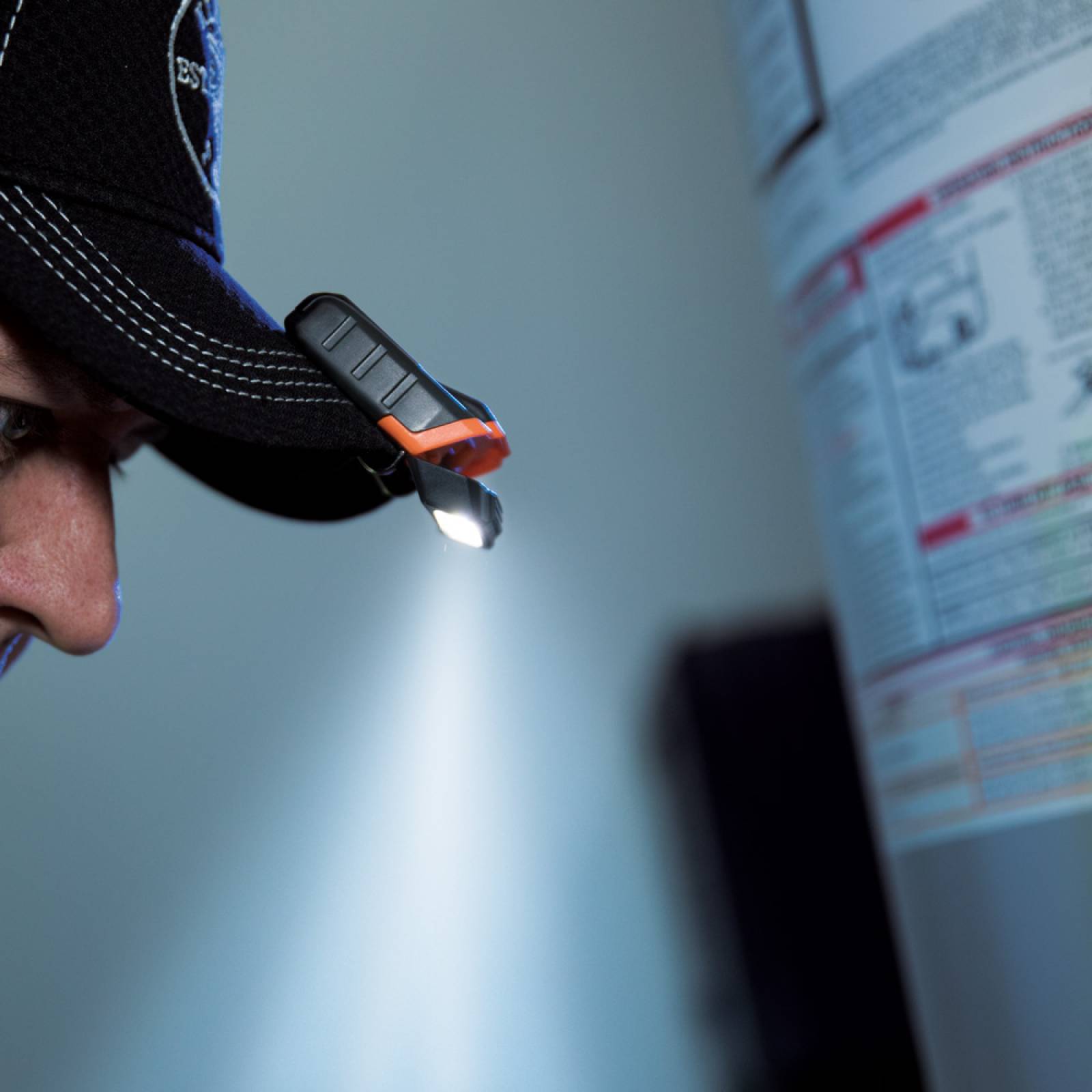 Linterna Lampara Led 125 Lum De Pilas Para Gorra Klein Tools 