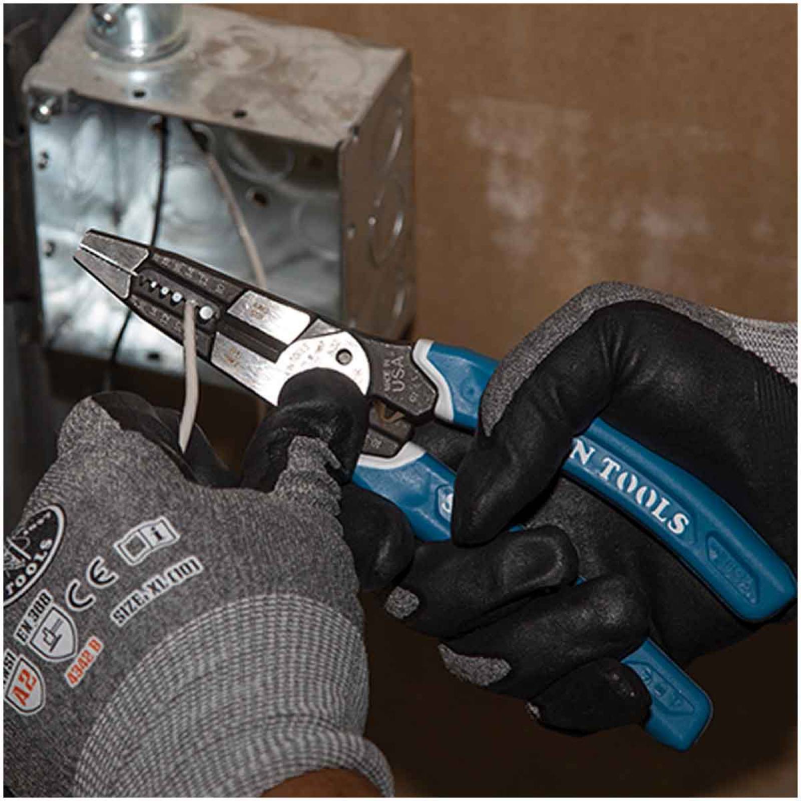 Pinza Pelacables Alta Resistencia Con Ponchadora Klein Tools 