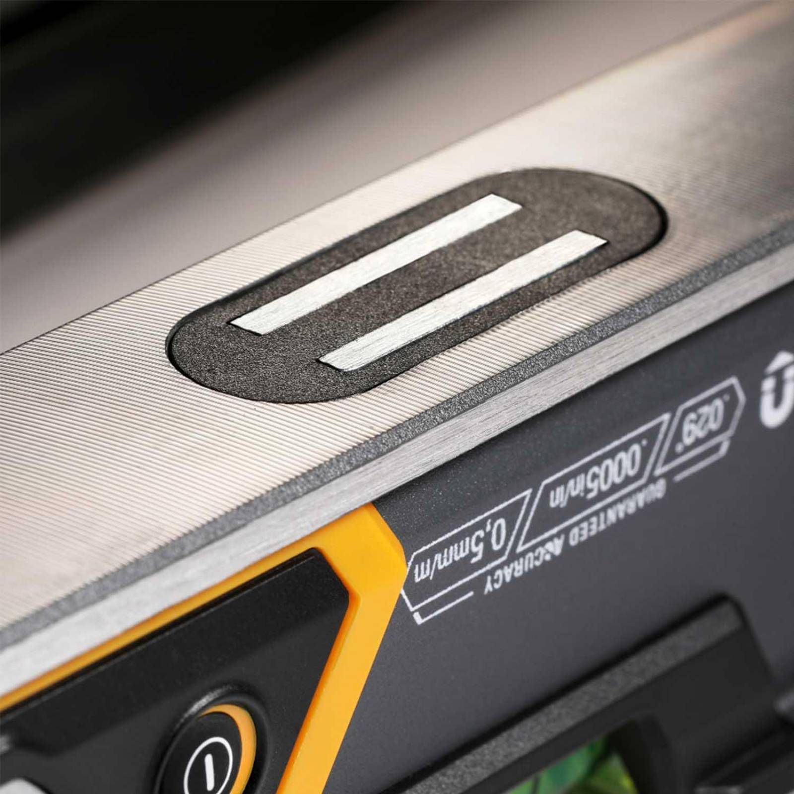 Nivel De Caja Magnetico Profesional Con Luz 122cm Toughbuilt 