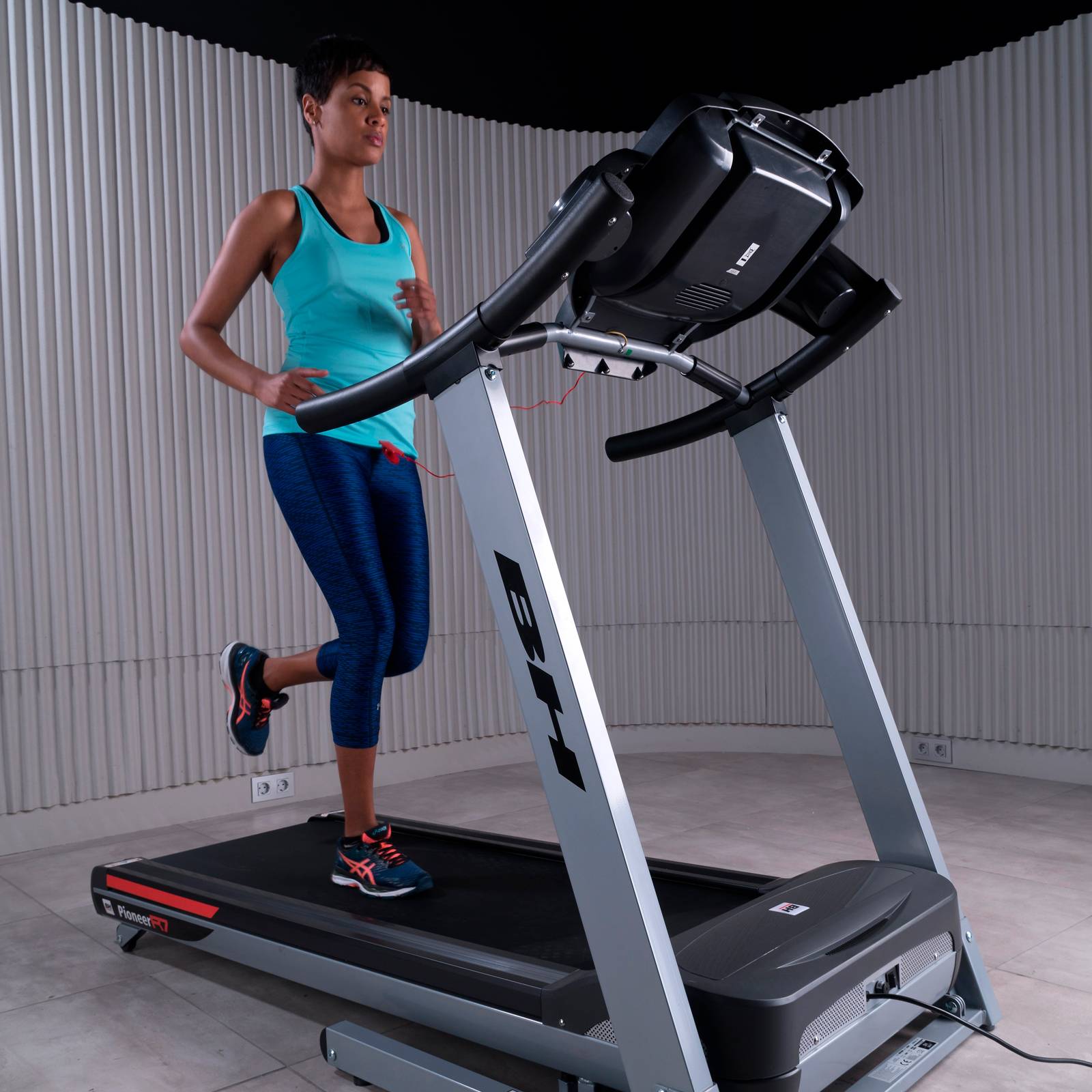 Caminadora Eléctrica Trotadora 20 KM H Pioneer R7 BH Fitness