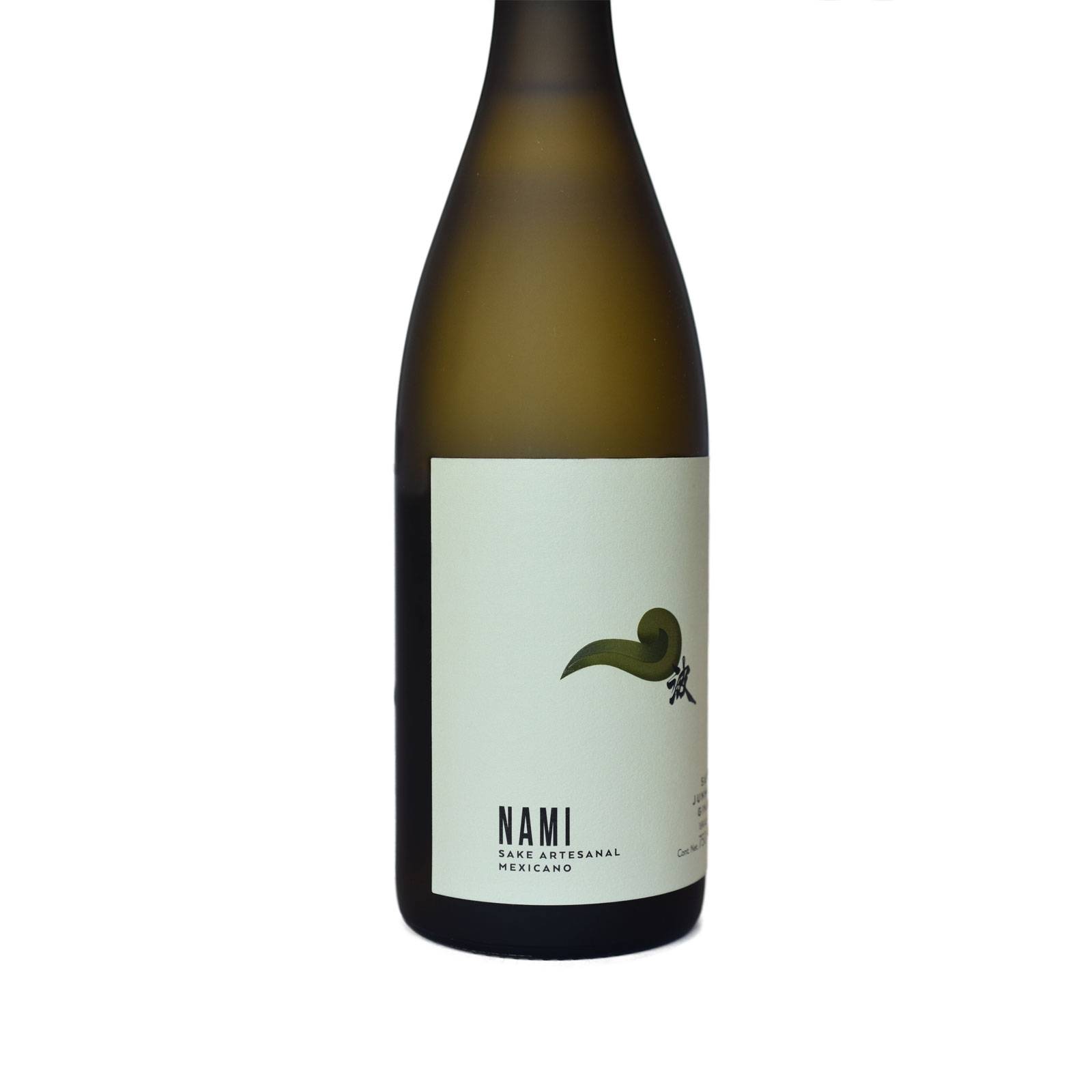 Sake 750 ml Semi Seco Aroma Frutal Junmai DaiGinjo Nami