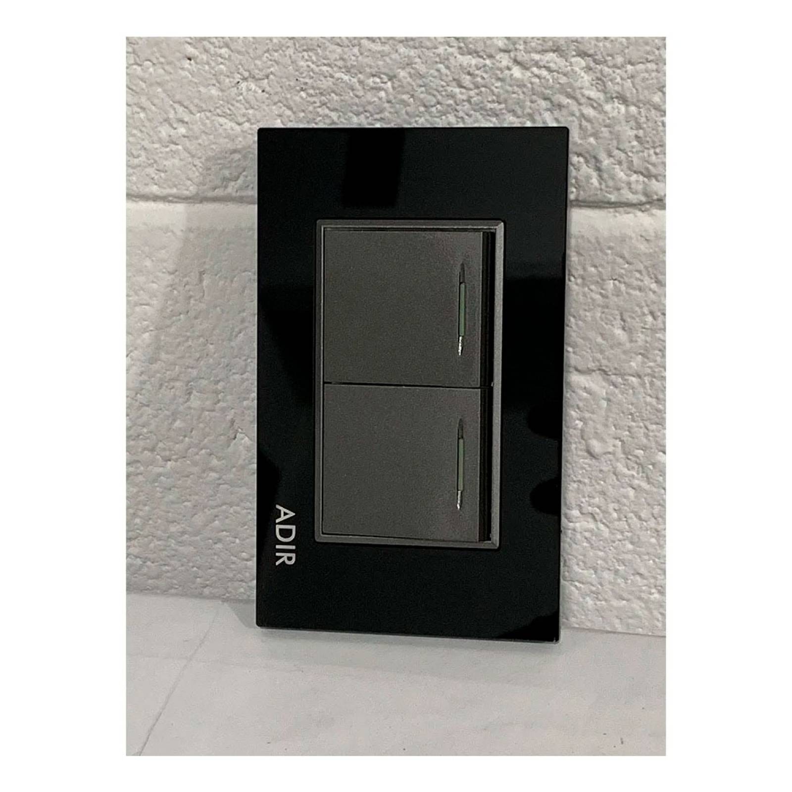 Placa Apagador Sencillo Negro 2 Modulos Tiffany 4149 Adir