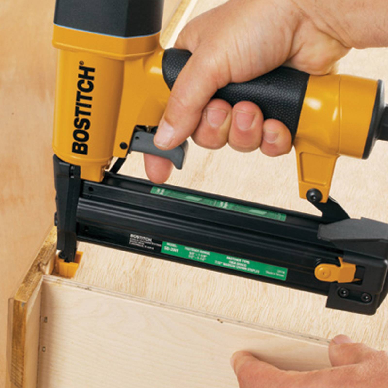 Clavadora Engrapadora Industrial SB 2 en 1 Bostitch