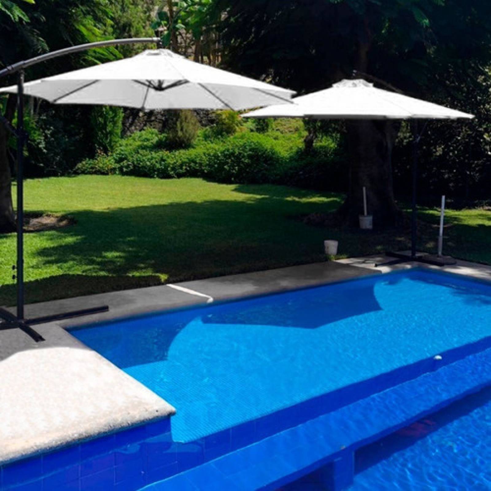 Sombrilla Grande Exterior Playa Jardin 3m + Base Contrapeso.