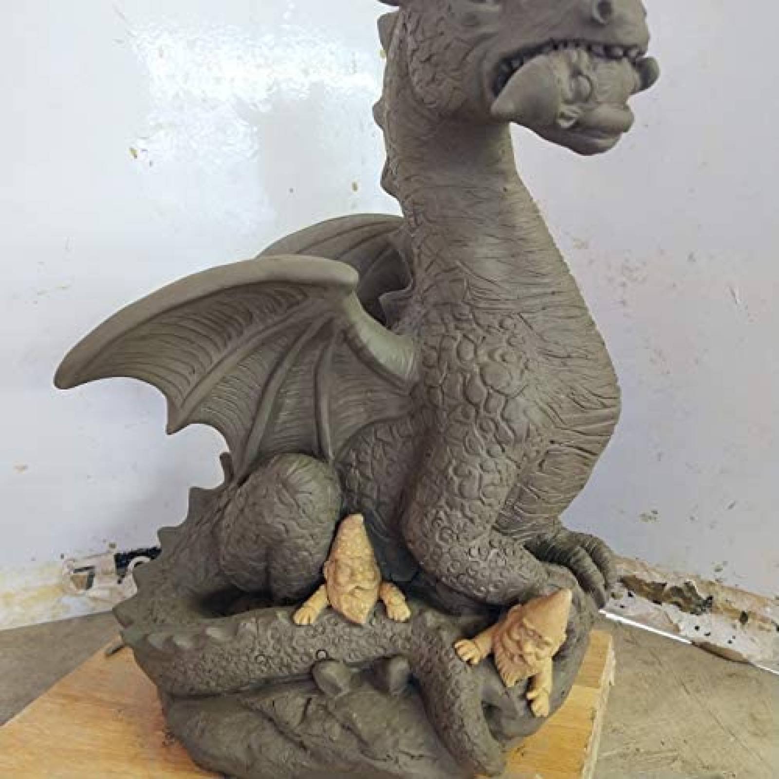Estatua para Jardín FICITI Dragón Come Gnomos Detalle 10''