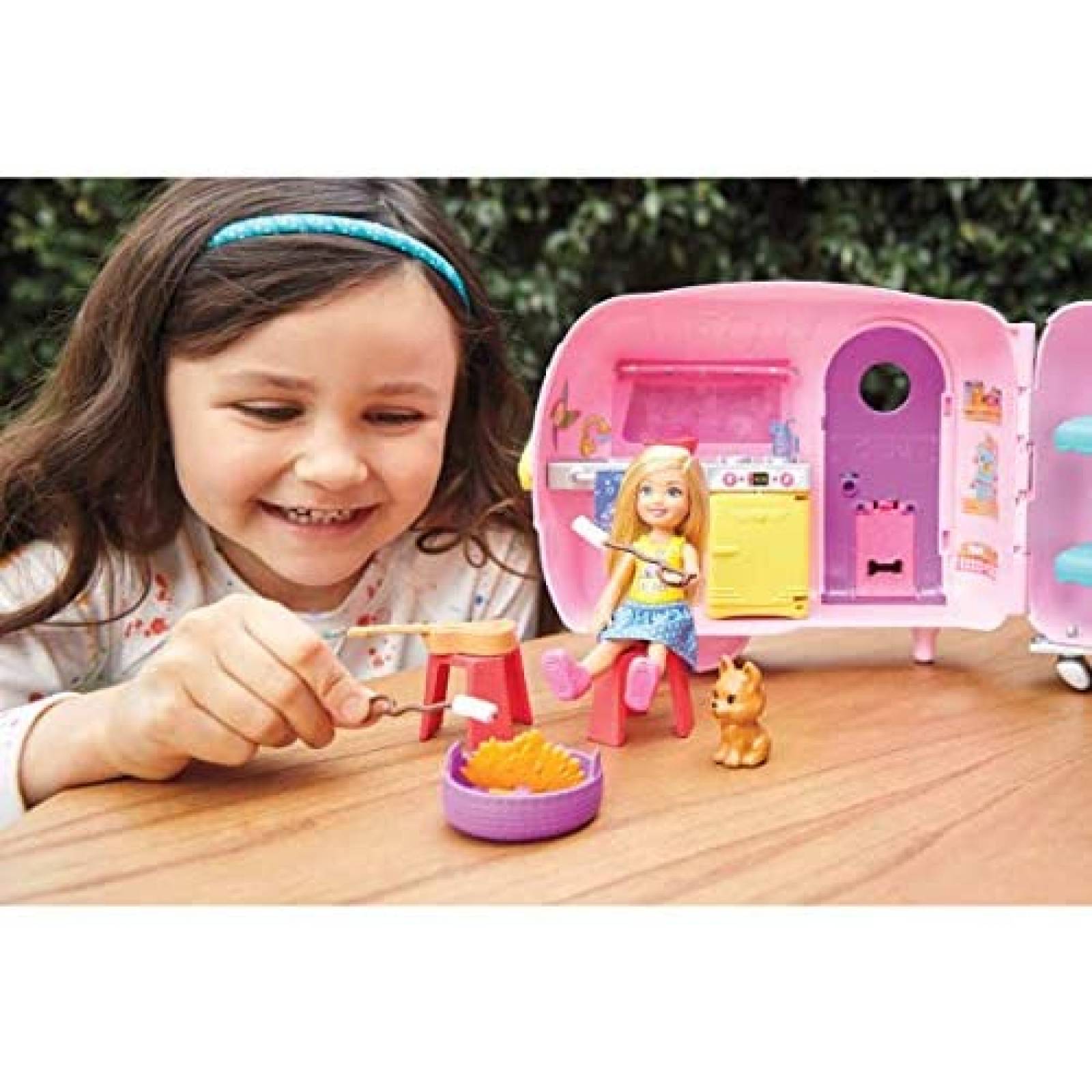 Muñeca Barbie Club Chelsea Camper c/ 10 Accesorios 3-7 Años