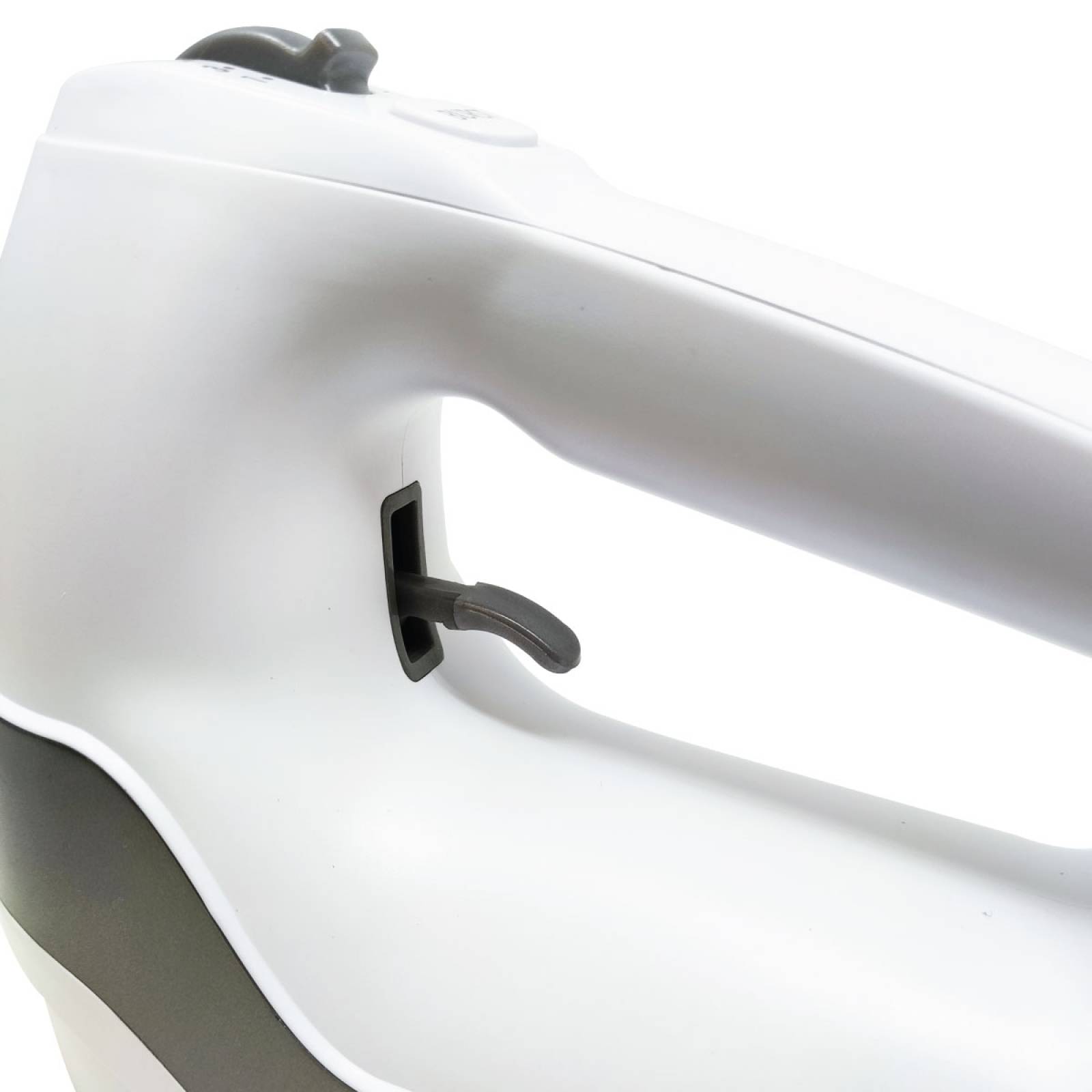 Batidora Manual 5 Velocidades Profesional con Caja de Almacenamiento Blanca Hamilton Beach 62652