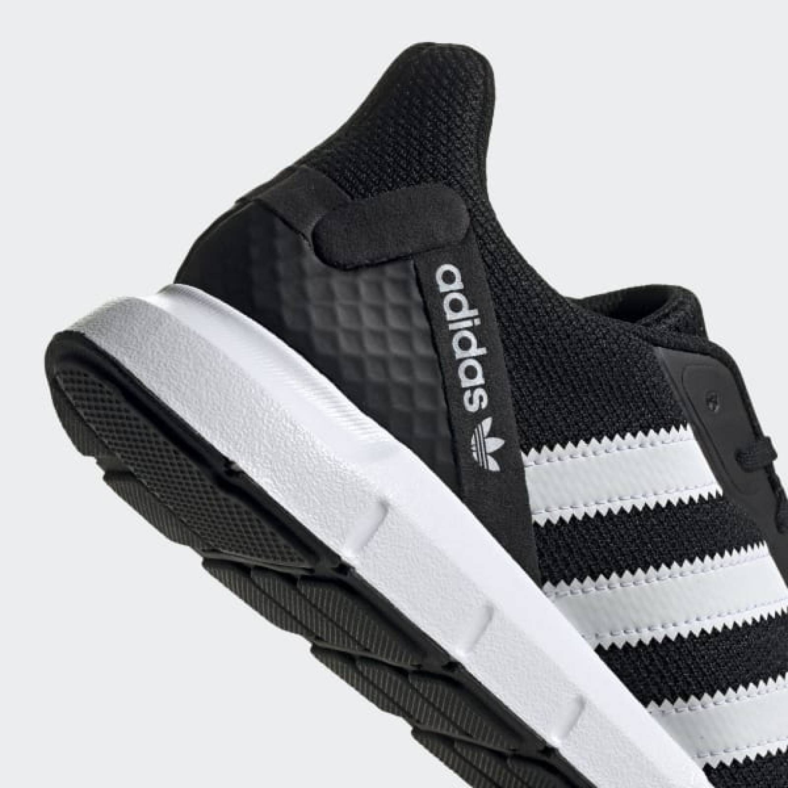 TENIS SWIFT RUN RF CABALLERO ADIDAS FV5361 NEGRO