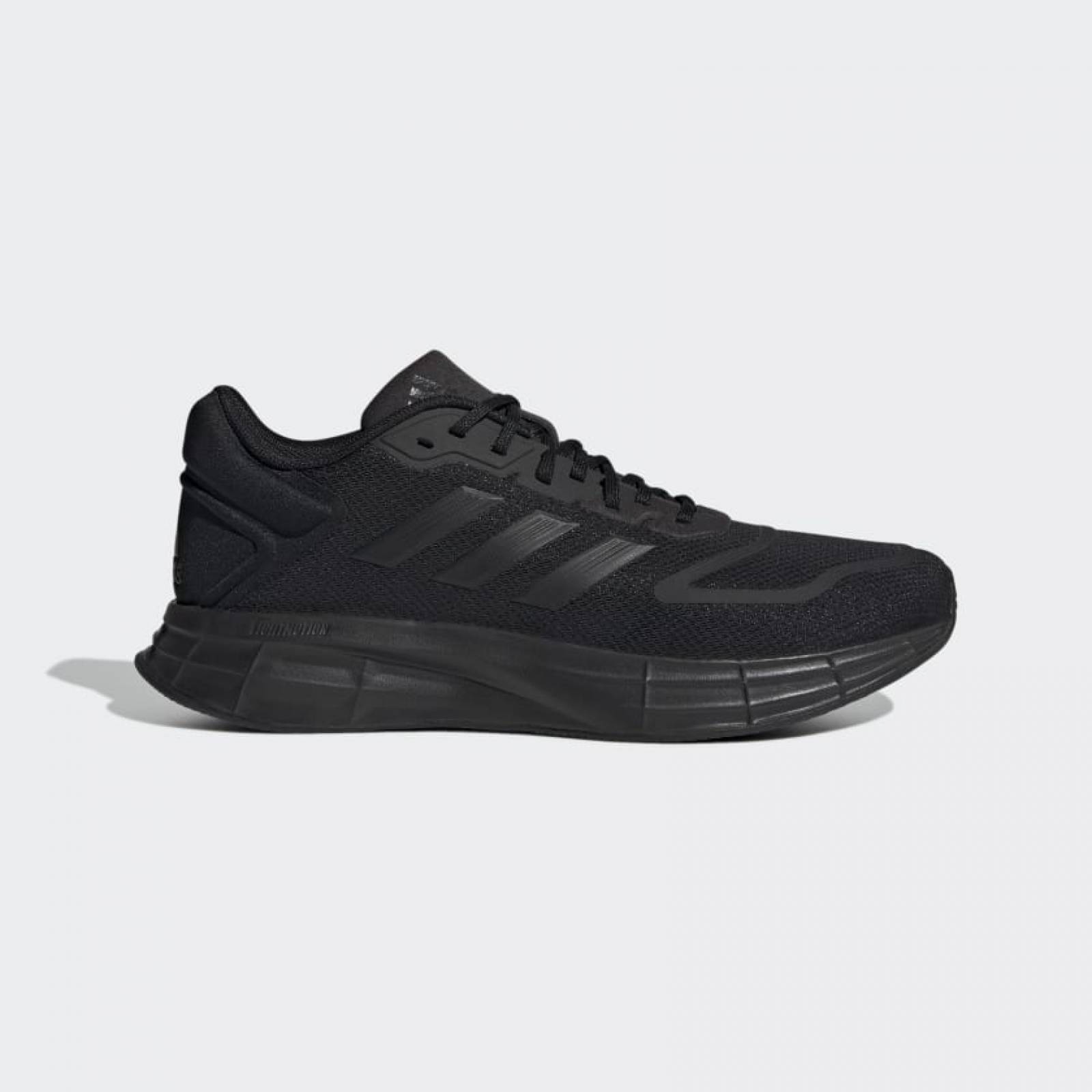 Tenis adidas en color negro sale