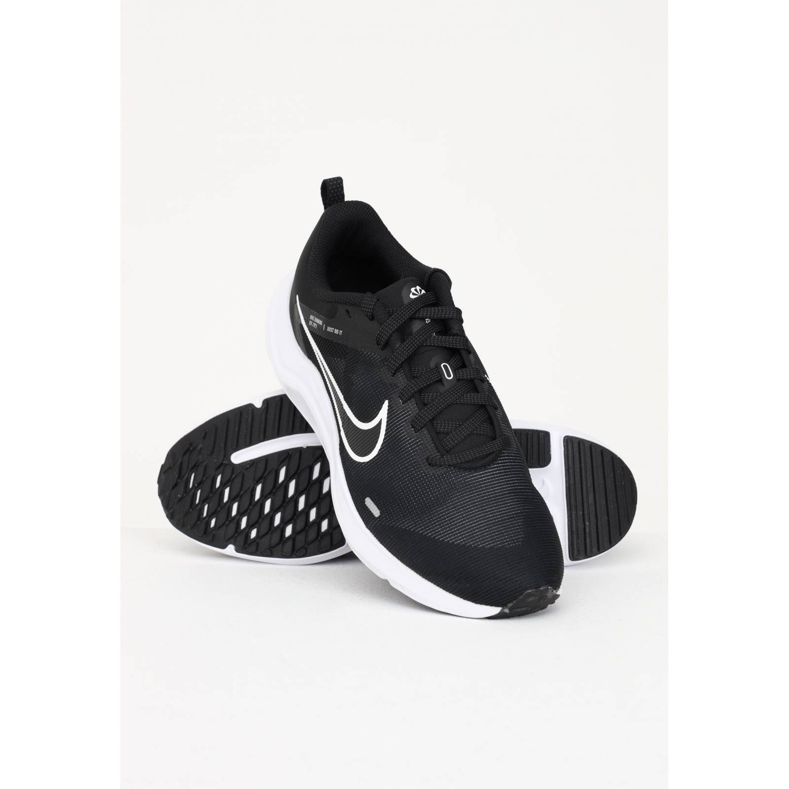 TENIS NIKE MODELO DD9294001 DAMA COLOR Negro