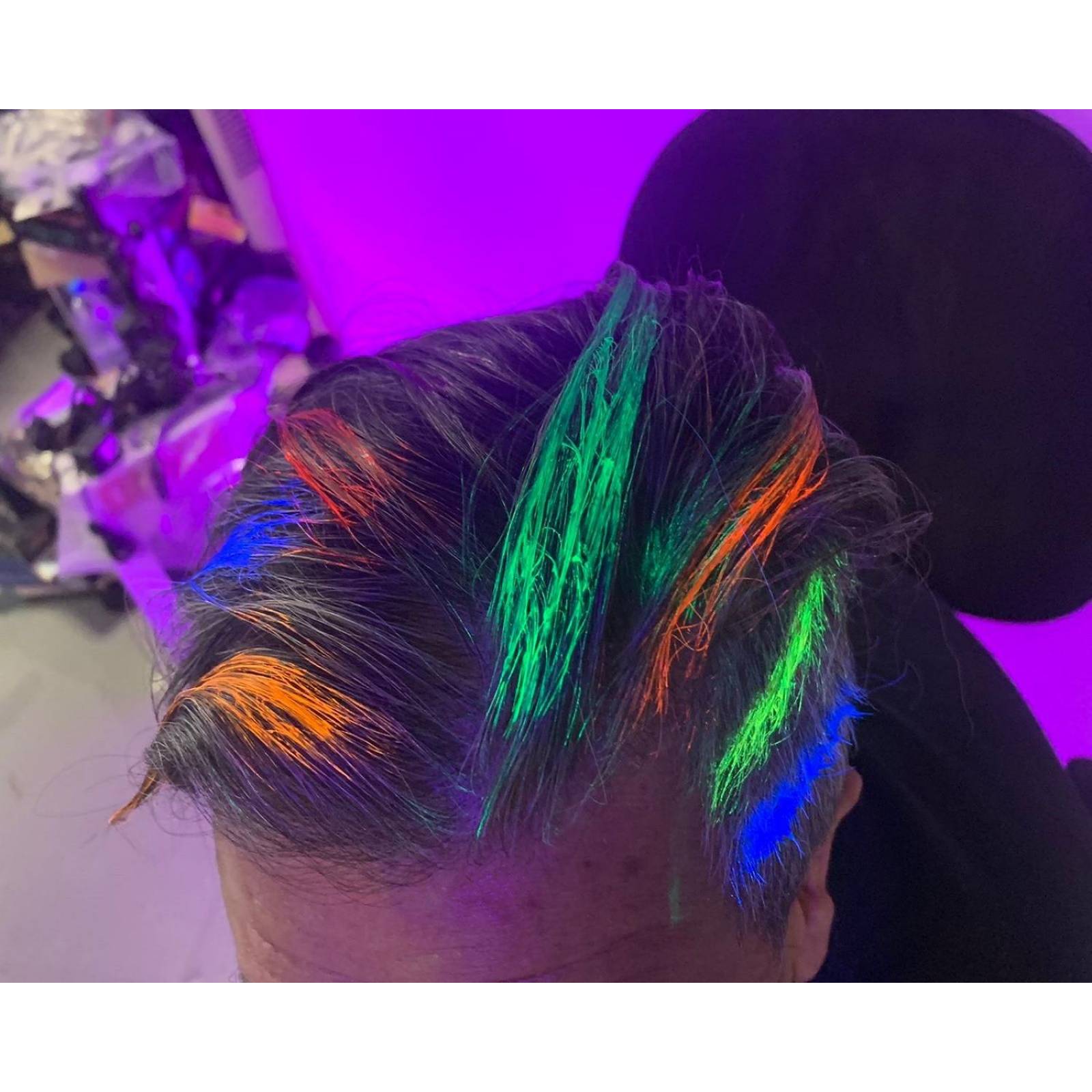 CERA MORADA NEON PARA CABELLO BARBA Y BIGOTE 