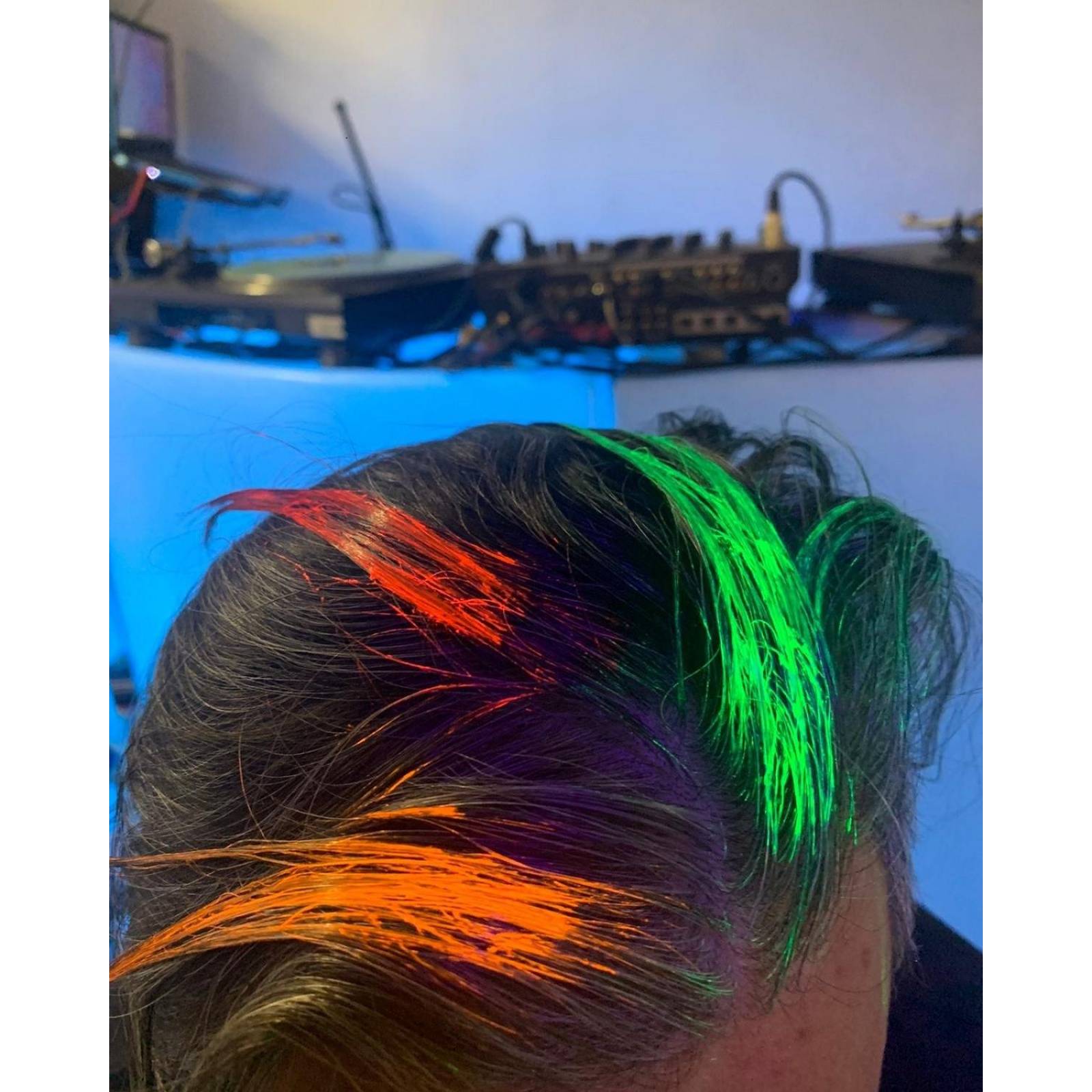 CERA NARANJA NEON PARA CABELLO BARBA Y BIGOTE 