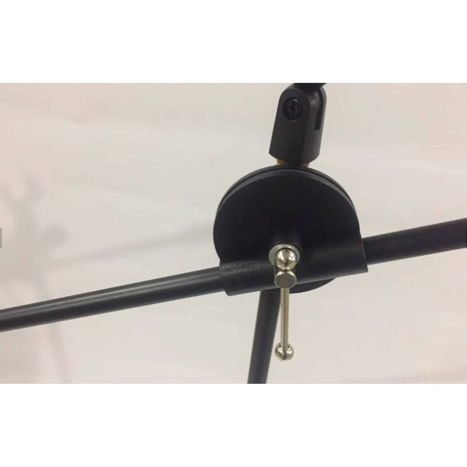 PEDESTAL TRIPIE DE MICROFONO CLIP Y BOOM (2 PIEZAS) 