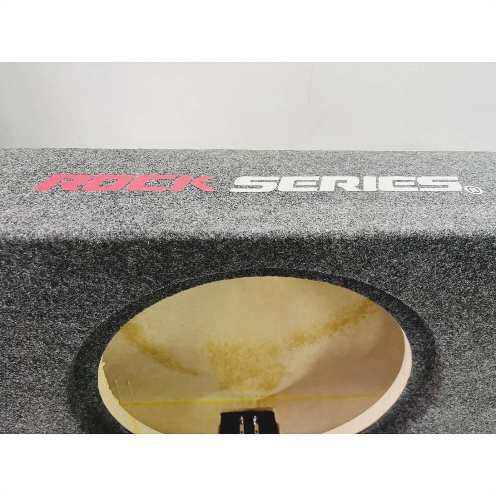 Cajon sellado 1X12 para pickup con soportes 