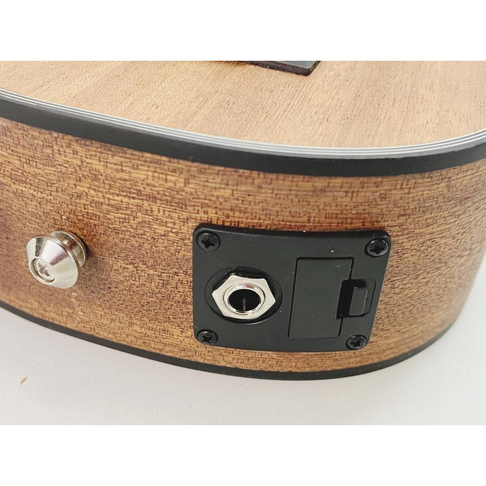 Set Ukulele soprano electroacustico con amplificador 