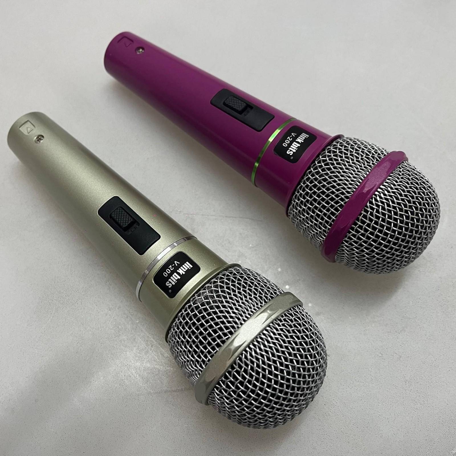 Juego de 2 Microfonos Dinamicos alambricos V-200 VAMAV 