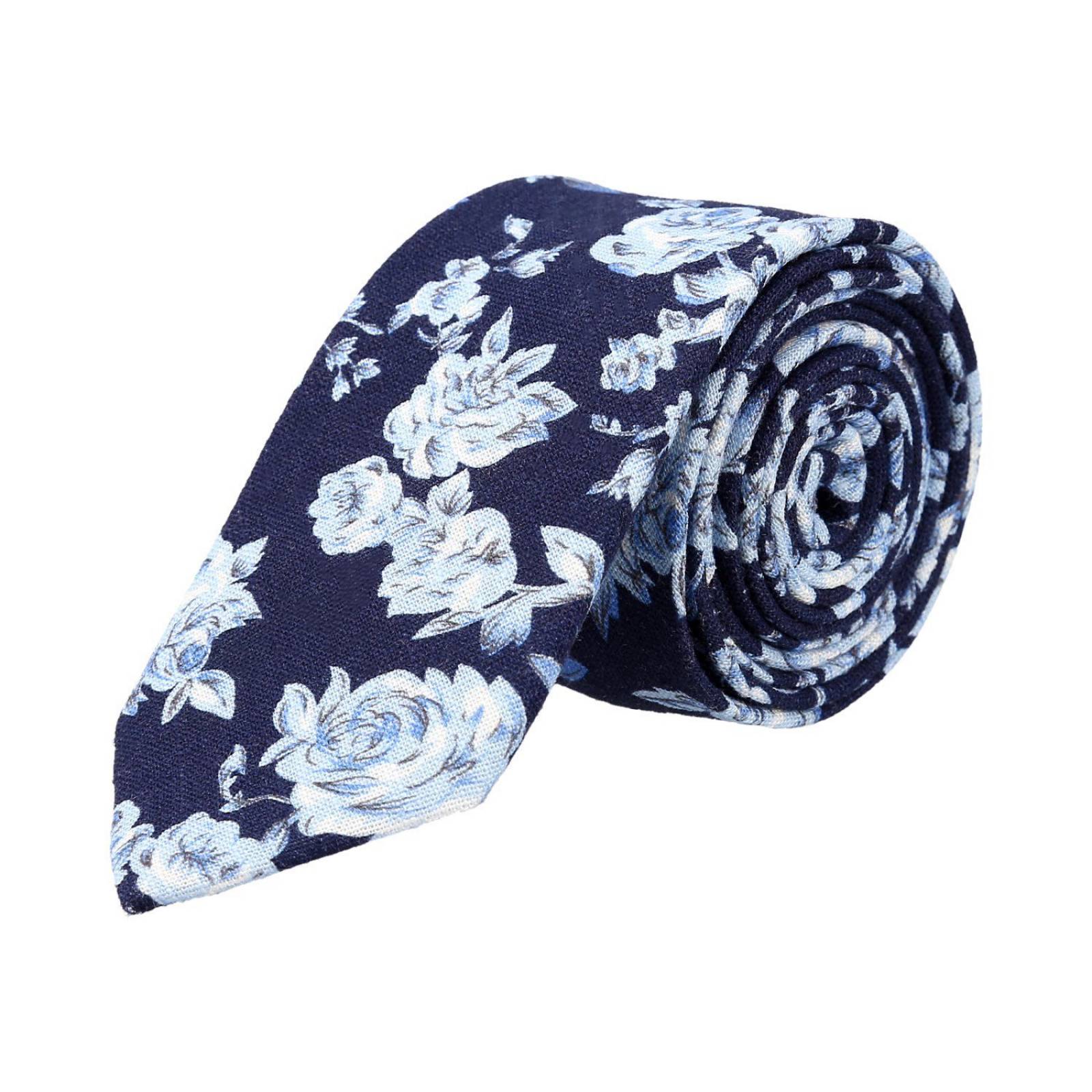 Corbata azul marino con flores azul cielo