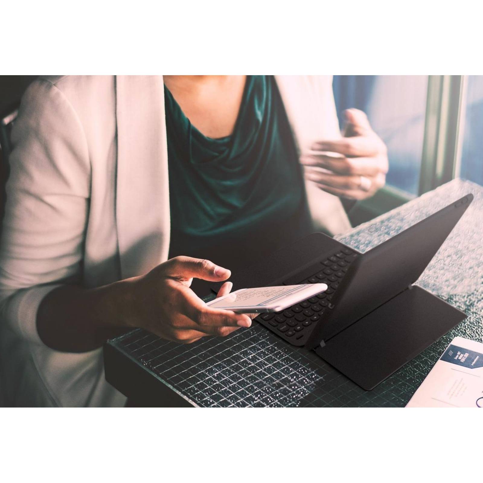 Teclado Zagg Slim Book Go Para iPad Pro 12.9'' (3a Gen) 