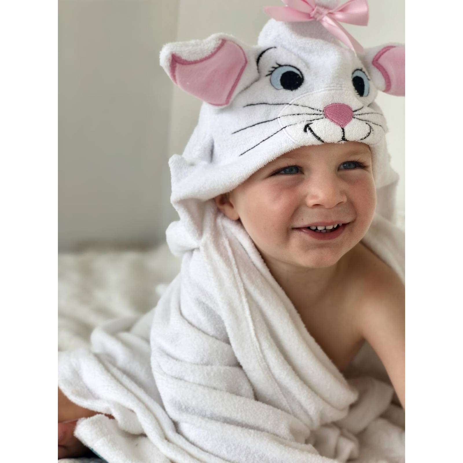 Toalla para niño con forma de gatita blanca unitalla