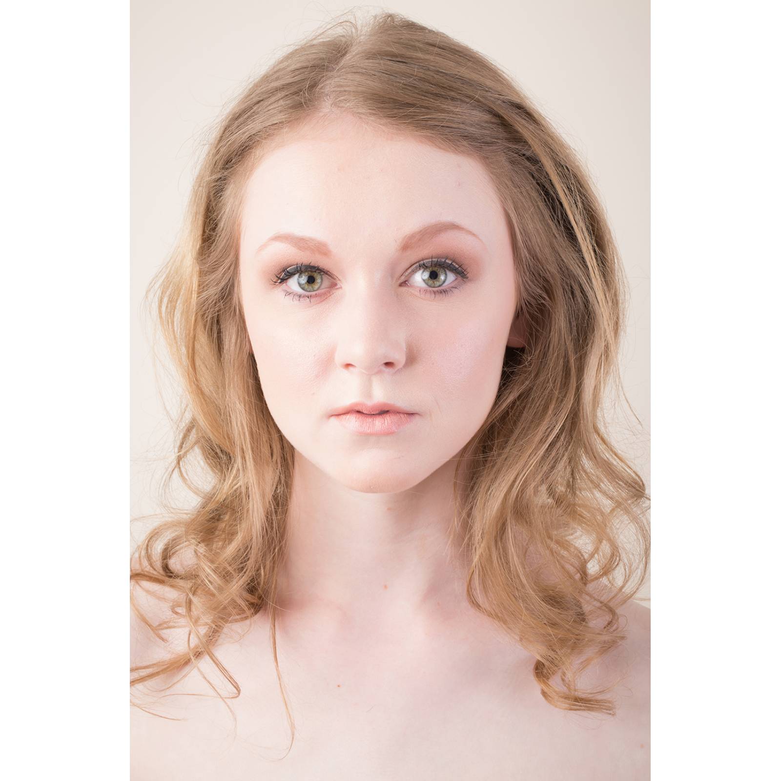 51-1253 CICLORAMA FONDO DE PAPEL BONE (1.35 X 11M)