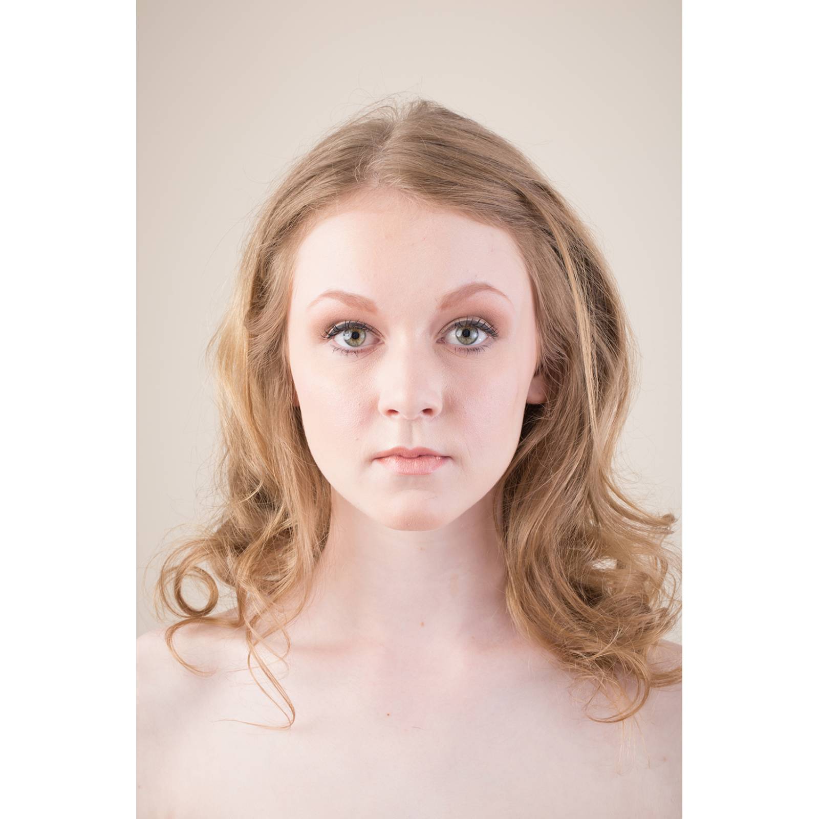 51-1253 CICLORAMA FONDO DE PAPEL BONE (1.35 X 11M)