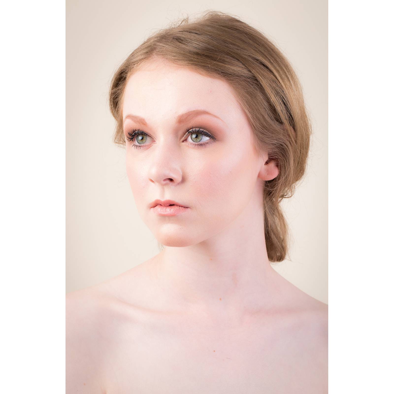 51-1253 CICLORAMA FONDO DE PAPEL BONE (1.35 X 11M)